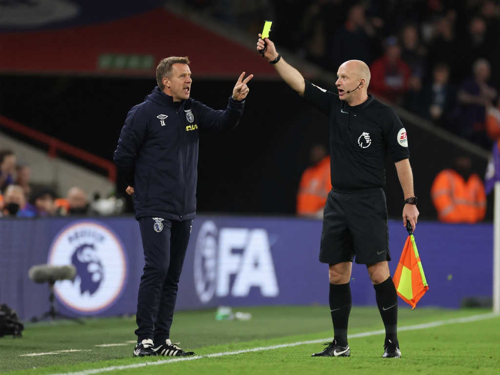 英媒：英足总警告，若主帅再批裁判，俱乐部与教练将面临重罚